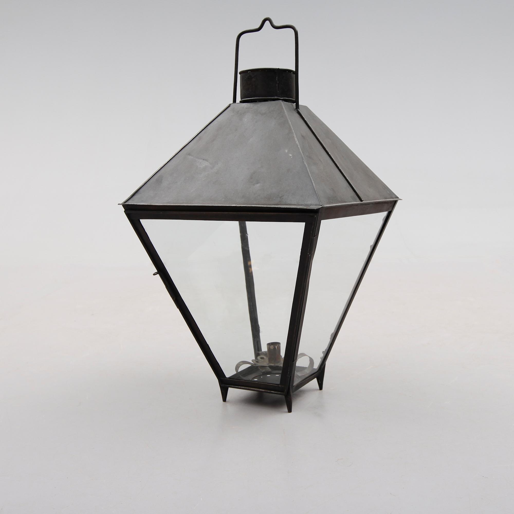 LYKTA, plåt, 1800-tal. Höjd ca 65 cm.