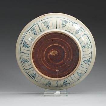 A blue and white Vietnamese dish, 16/17th Century.