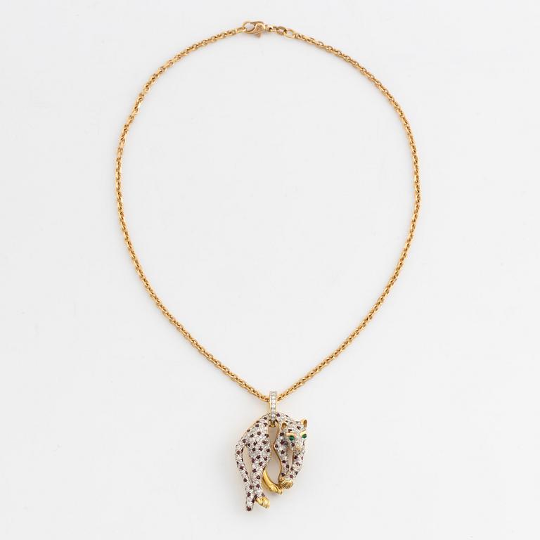Hängsmycke, i form av leopard, 18K guld med, rubiner, smaragder och briljantslipade diamanter, med kedja.