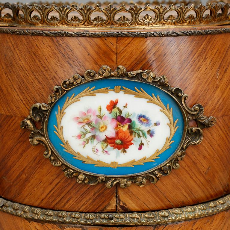 SKRIN, Louis XVI-stil, 1800-talets andra hälft.