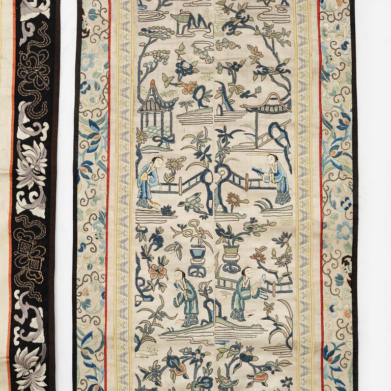 Broderier, 3 st, silke på siden Kina, 1900-talets början samt 1900-talets första hälft.
