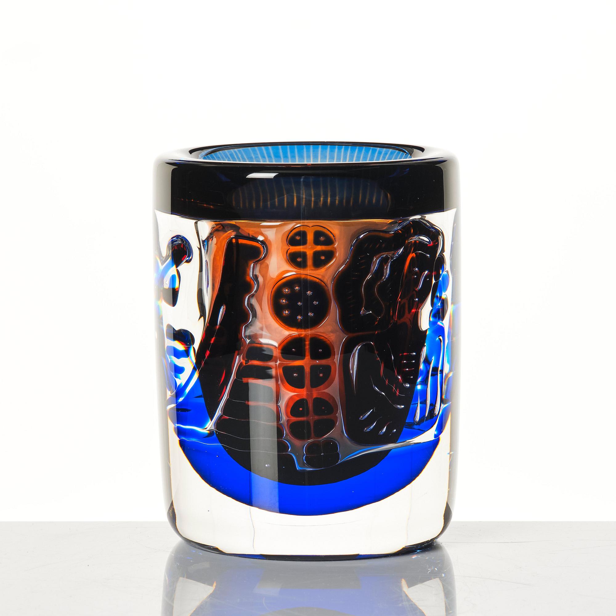 Edvin Öhrström, an 'ariel' glass vase, Orrefors, Sweden 1982.