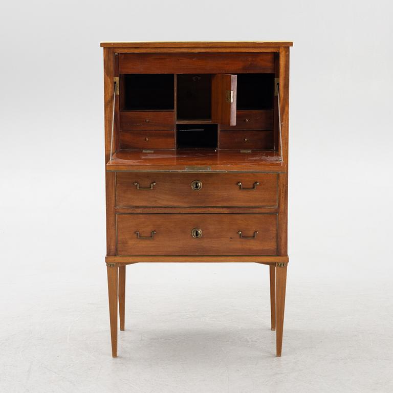 A late Gustavian secretaire, around 1800.