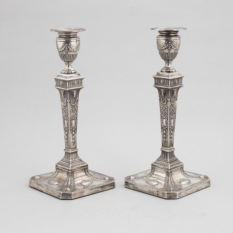 Ljusstakar, ett par, silver, Georg III-stil, James Deakin & Sons (1882-1932), Sheffield, England.