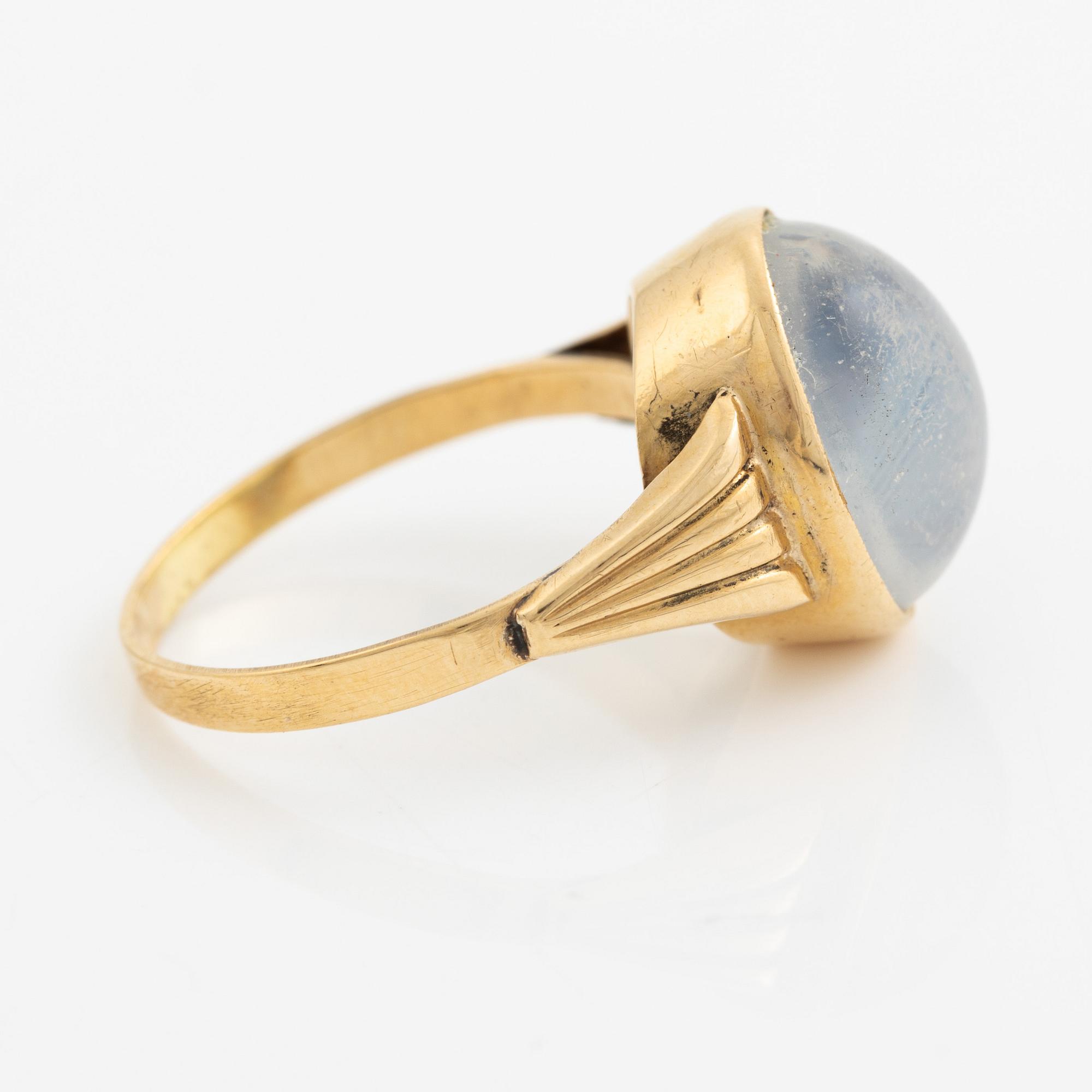 Ring, 18K guld med månsten.