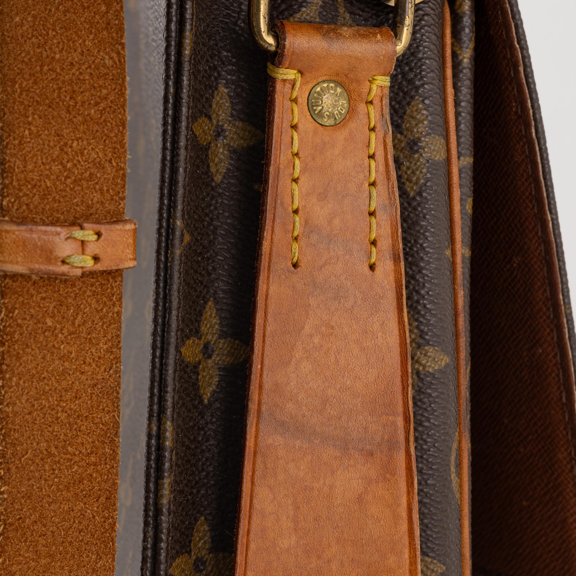 Louis Vuitton, väska, "Cartouchière", samt plånbok, 1970-tal.