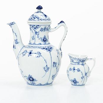 Royal Copenhagen, Servis, 14 delar, "Musselmalet", Danmark, 1900-tal.