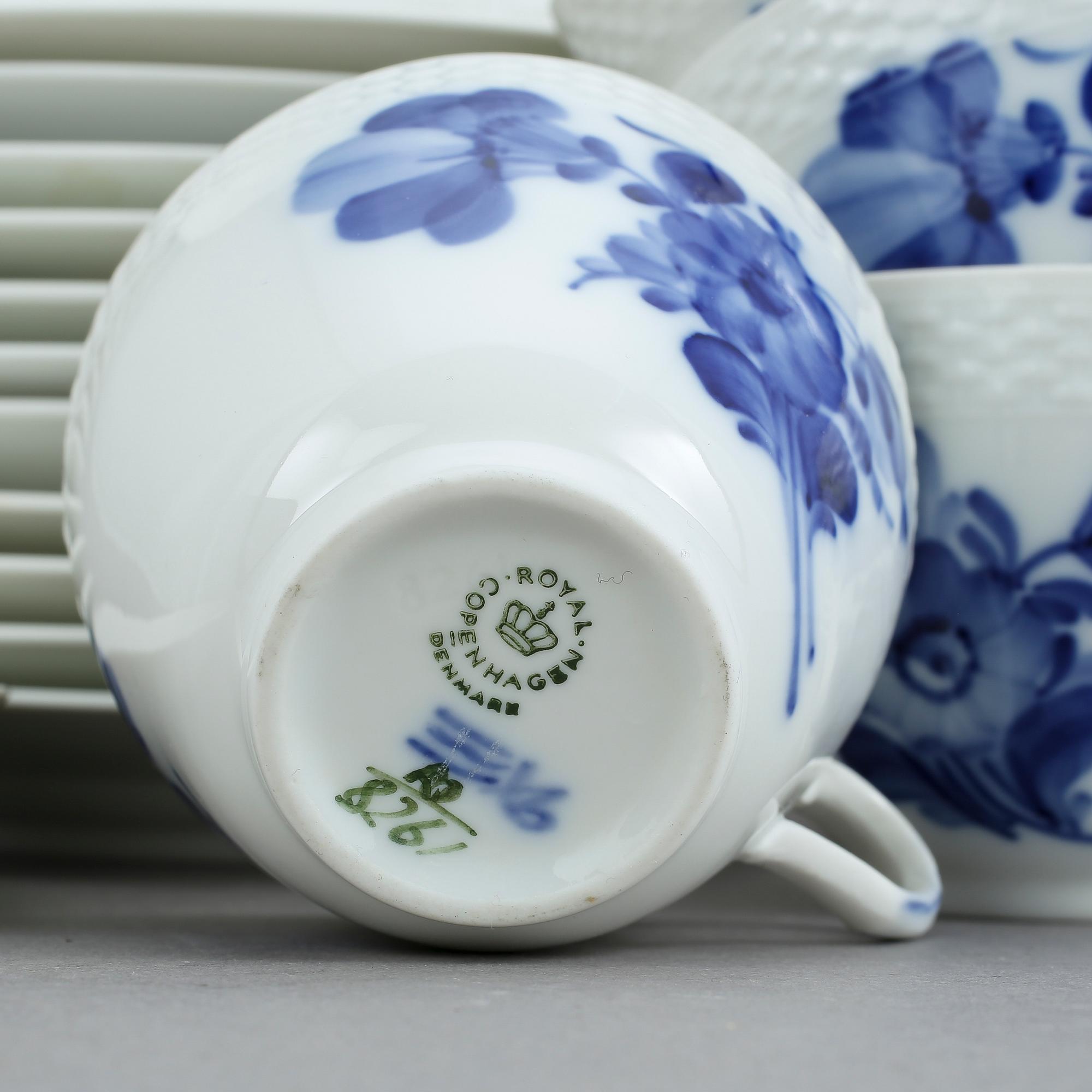 KAFFESERVIS, 19 delar, "Blå blomst", Royal Copenhagen, 1900-tal.