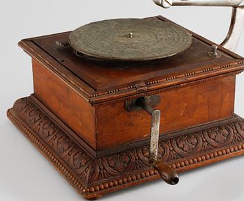 TRATTGRAMMOFON, sent 1800-tal.