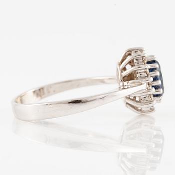 Ring, carmosé, 14K vitguld med safir och briljantslipade diamanter.