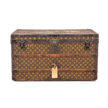 LOUIS VUITTON, monogram trunk.