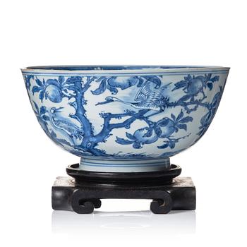 832. A blue and white bowl, Qing dynasty, Kangxi (1662-1722).