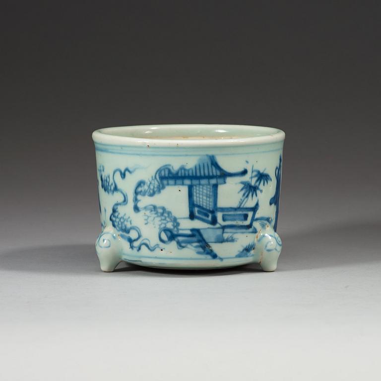 RÖKELSEKAR, tripod, porslin. Ming dynastin, 1400-tal.