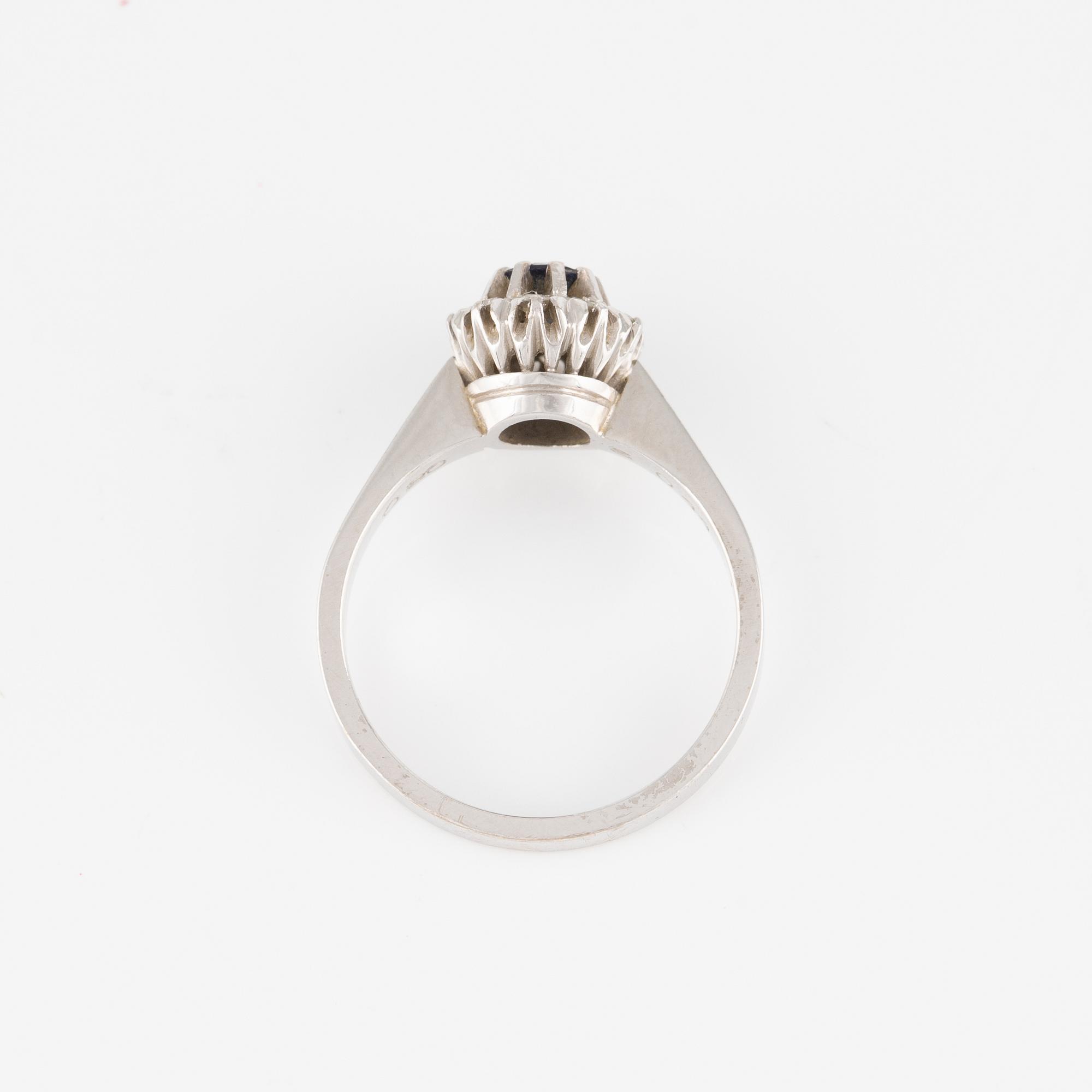 Ring, carmosé, Evert Lindberg, 18K vitguld med safir och briljantslipade diamanter.