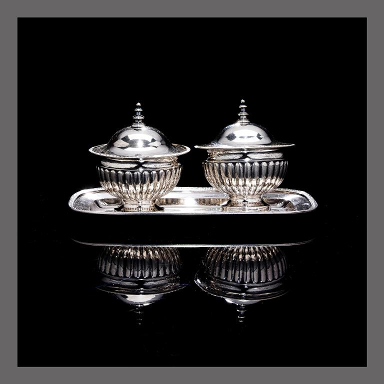 A PAIR OF DESSERT BOWLS, silver. Anders Lundqvist. Stockholm 1817.