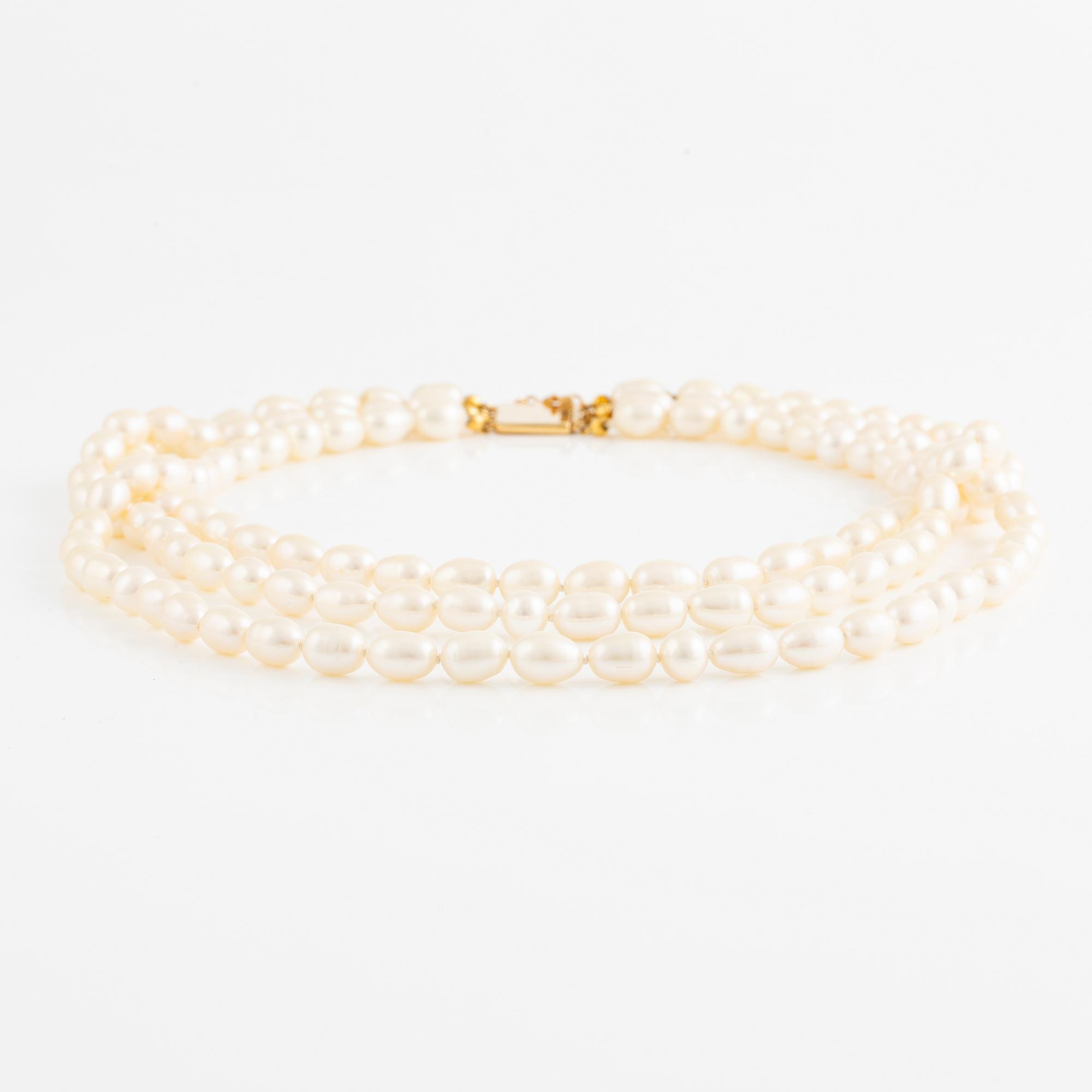 Necklace, cultured pearls, clasp 18K gold.