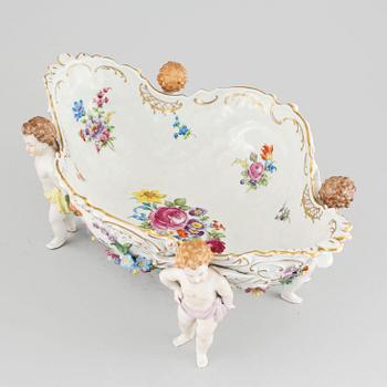 A bowl from Sächsische Porzellan Manufaktur in Dresden, first half of the 20th century.