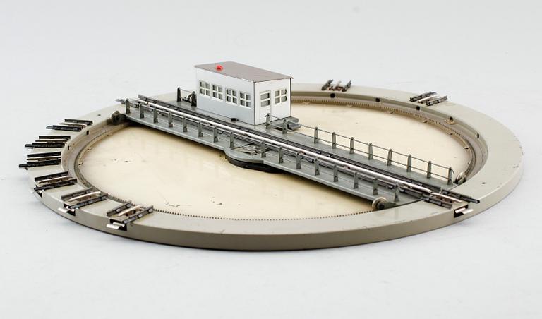 LOKSTALL OCH VÄNDSKIVA, Märklin, Tyskland.