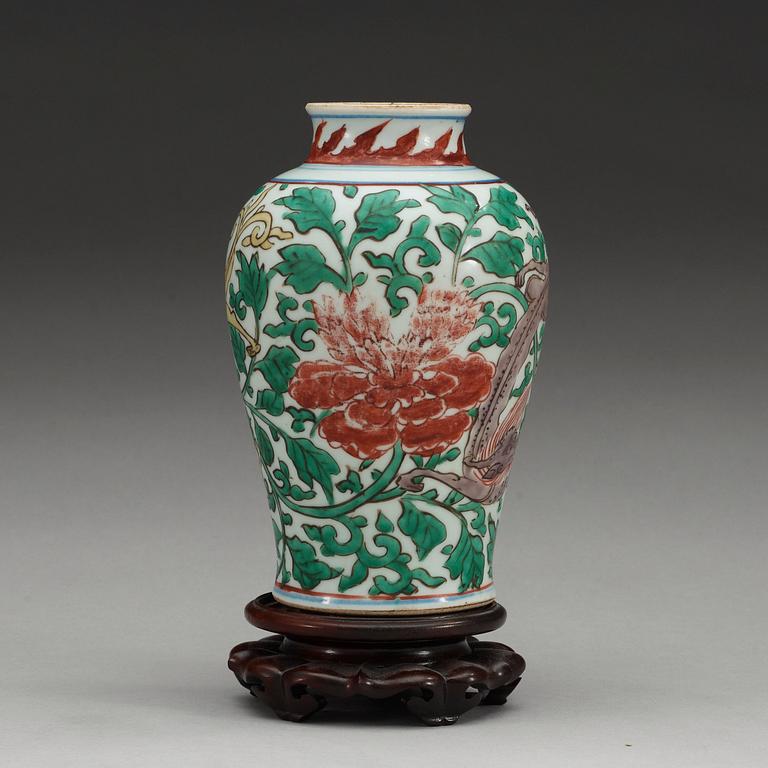 A Transitional wucai vase, 17th Century.