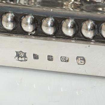 A pair och silver plated candelsticks, mark of  Elkington & Co, Birmingham, 1888-1890.