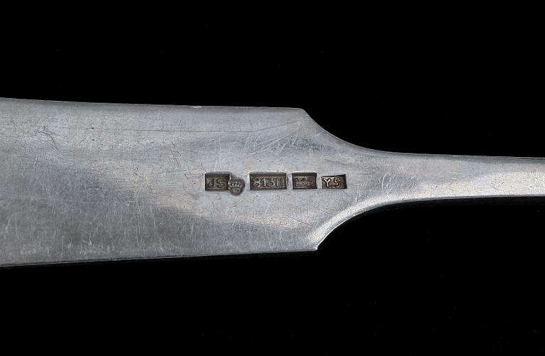 BESTICKSUPPSÄTTNING, 49 delar, silver. Olika finska smeder 1835-1971. Snäckmodell. Vikt 1334 gr.