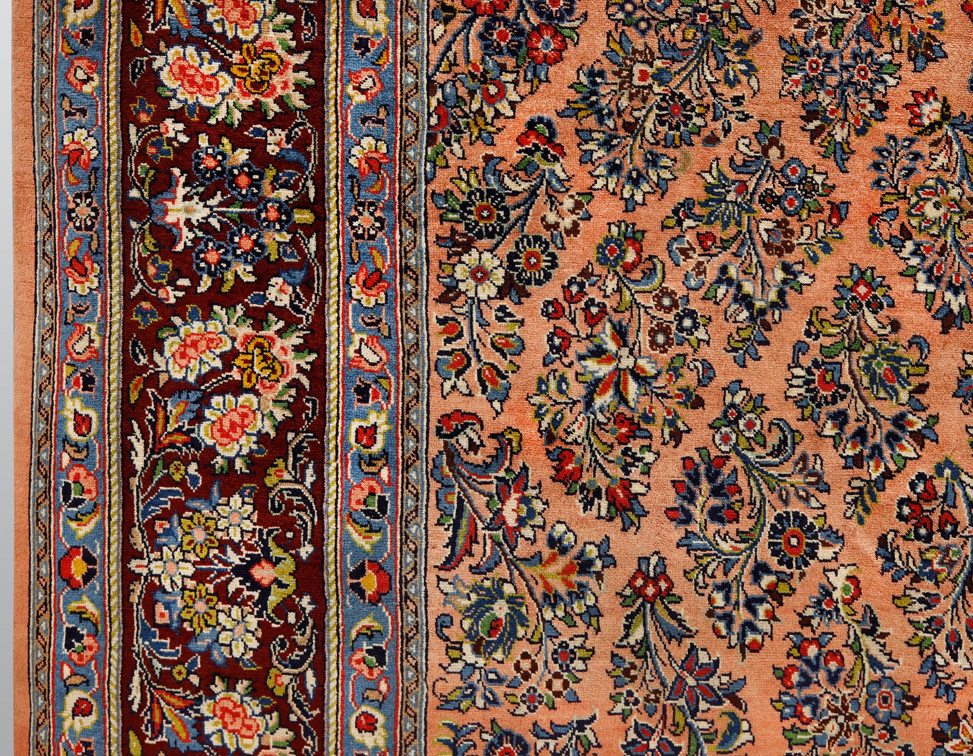 A Sarouk carpet, ca 323 x 248 cm.