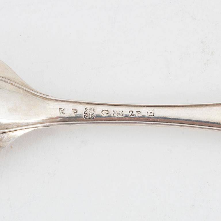 Twelve Swedish silver dessert spoons and 16 teaspoons, 19th century.