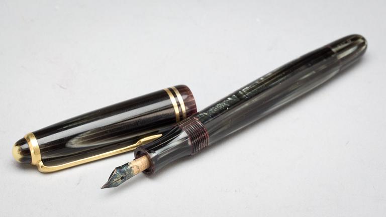 RESERVOAR, Montblanc. 14k och pärlemor mm.