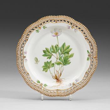 147. A set of 14 Royal Copenhagen 'Flora Danica' plates, Denmark, 20th Century.