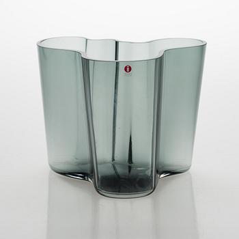 Alvar Aalto, maljakko, 3030, leimasigneerattu, Iittala, 1980-90-luku.