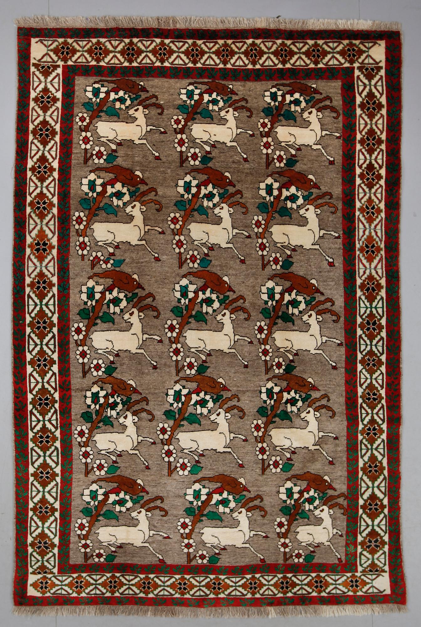 MATTA, Shiraz, ca 295 x 207 cm.