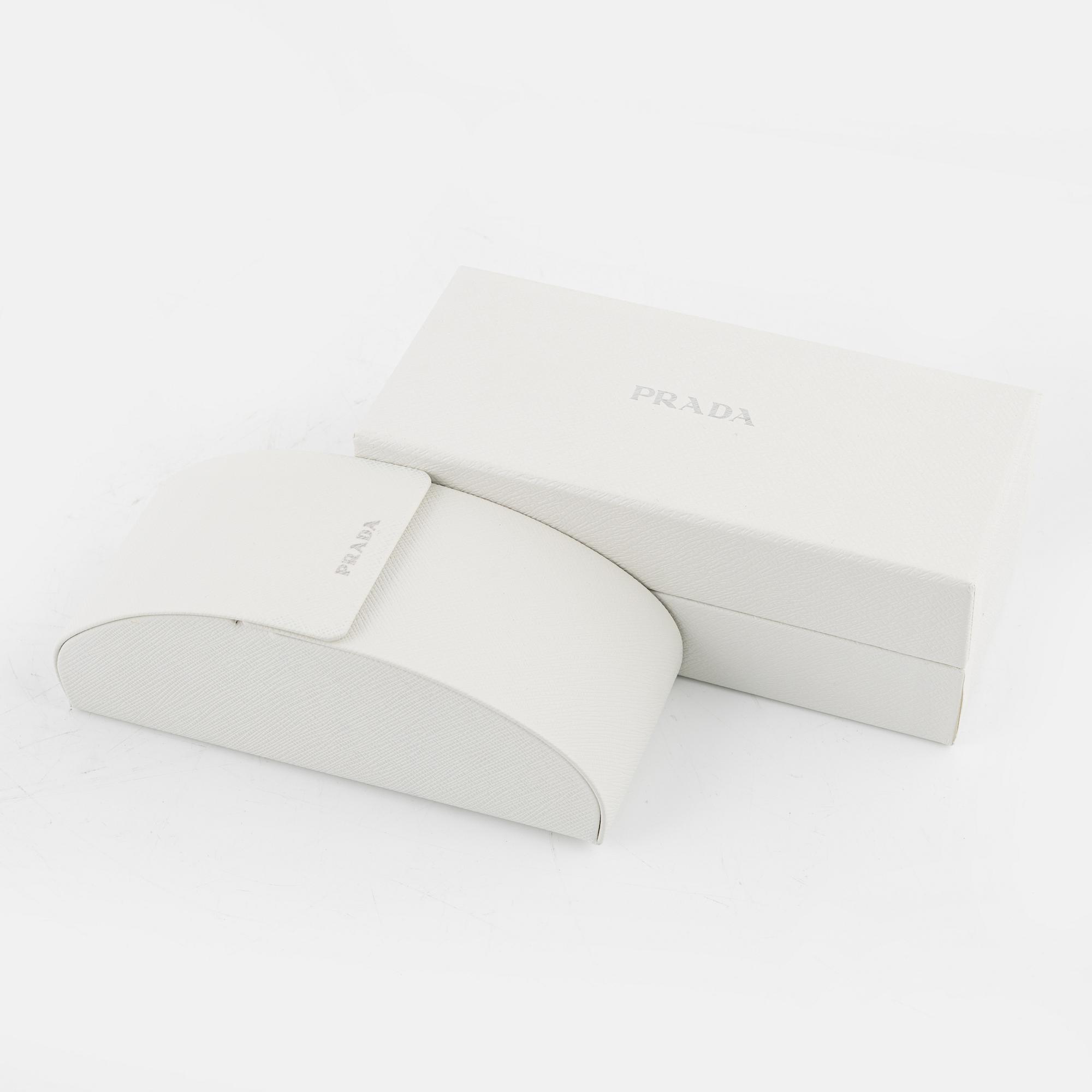 Prada, solglasögon.