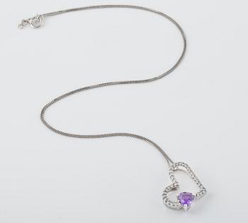 HÄNGE, 14K vitguld med briljantslipade diamanter samt fasettslipad ametist. Vikt 2,9 gram.