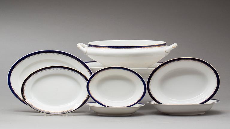 SERVIS, ca 74 delar, Gustavsberg, porslin, 1900-talets första hälft.