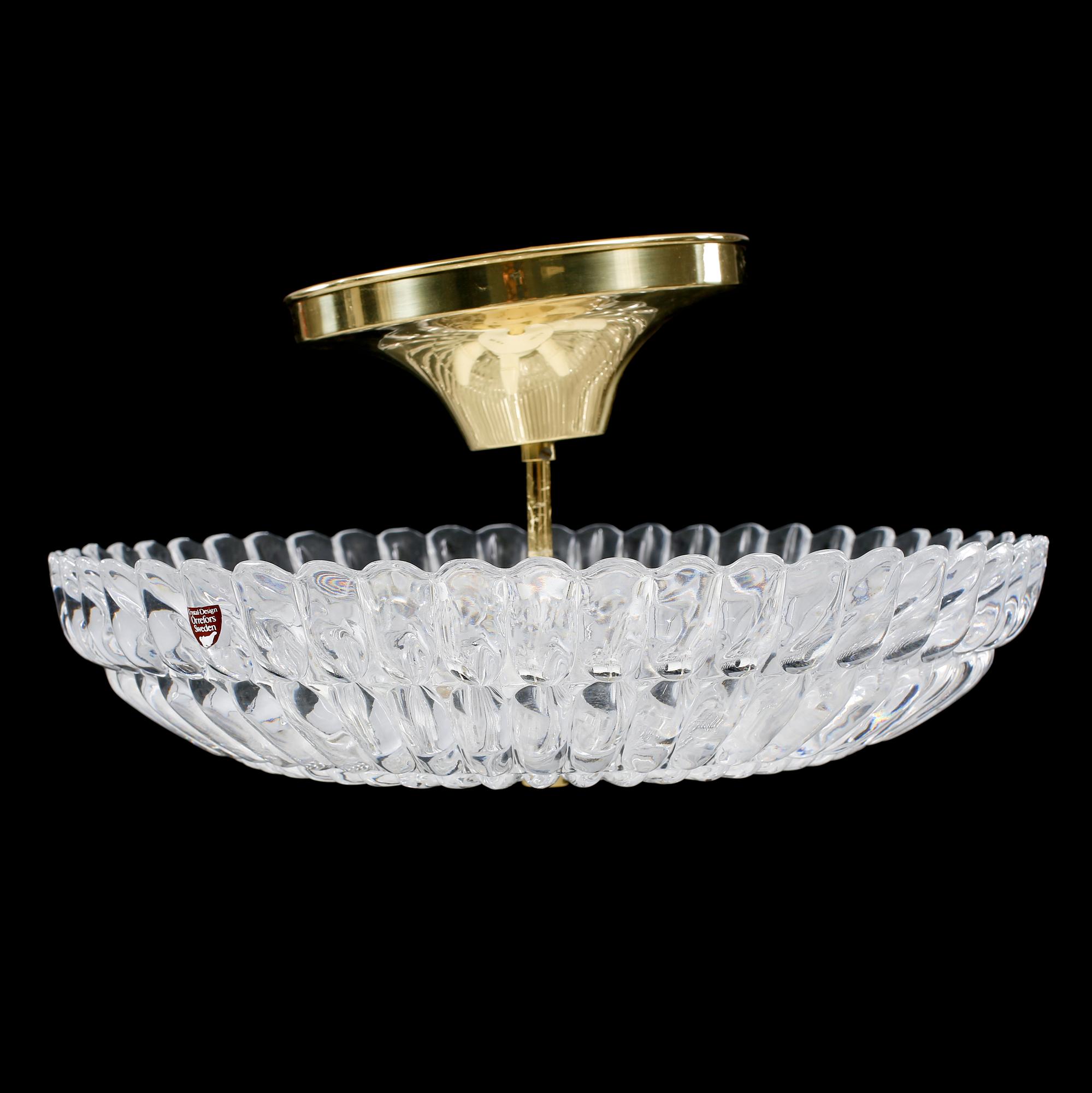 TAKLAMPA, Carl Fagerlund, Orrefors, omkring 1900-talets mitt. Diameter 40 cm.