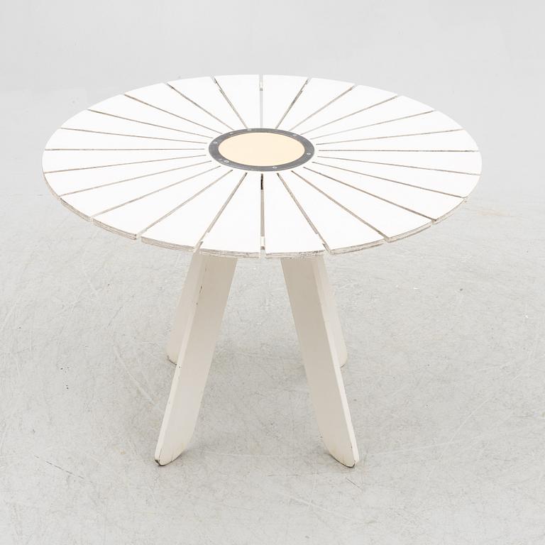 Alvar & Aino Aalto, an 'Aurino' garden furniture set with table and four chairs.