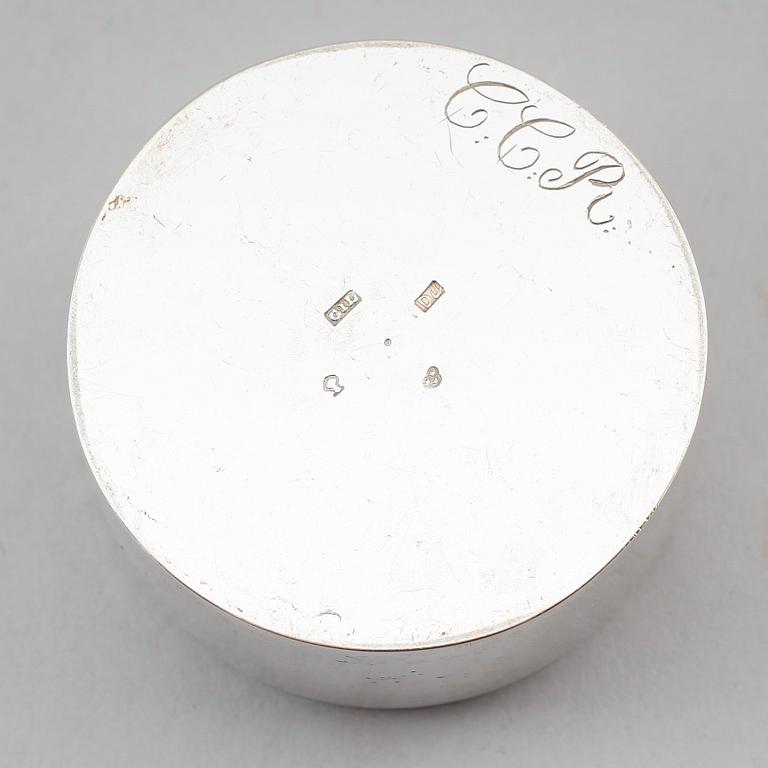 LOCKDOSA, silver, Gustaf Israel Lyberg, Eksjö 1834. Vikt ca 998 gram.