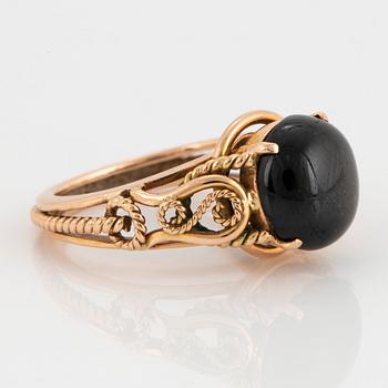 Ring 14K guld med en stjärnsafir.