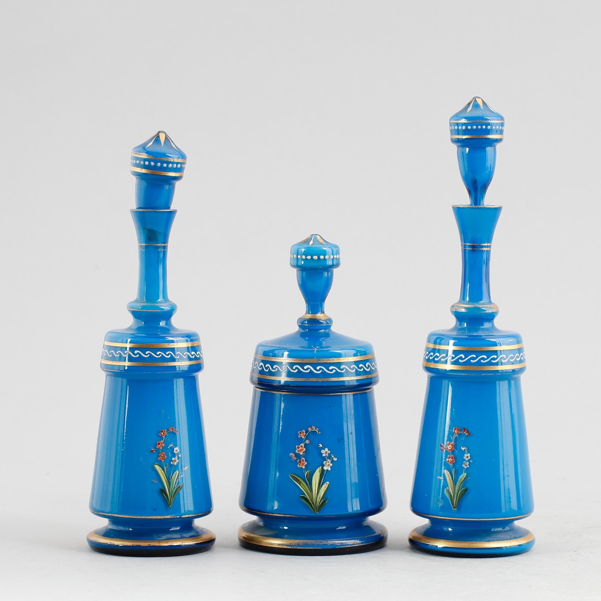 LOCKBURK SAMT KARAFFER, 3 delar, glas, sekelskiftet 1900.