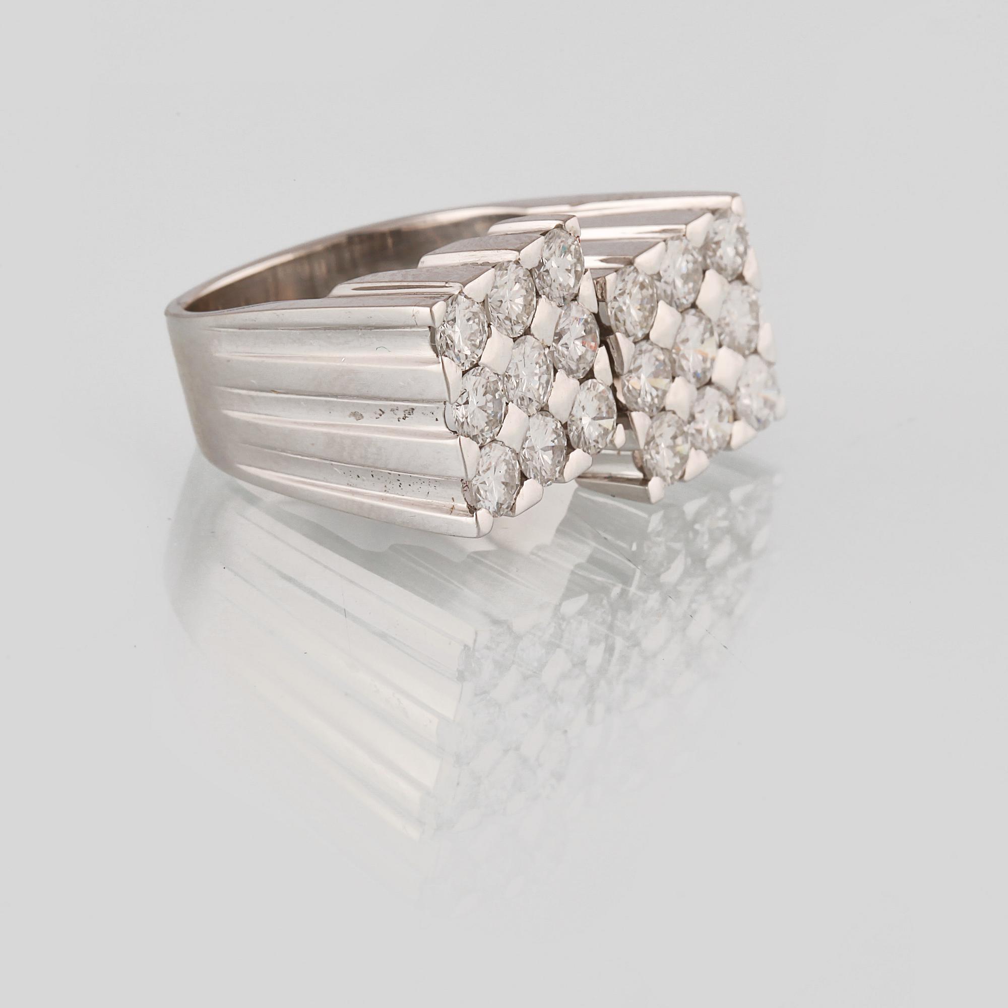 RING, 18K vitguld med 18 briljantslipade diamanter ca 1.80 ct, utländska stämplar. Vikt 11,5 gram.