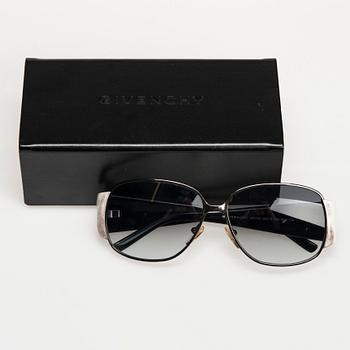 SOLGLASÖGON, Givenchy.