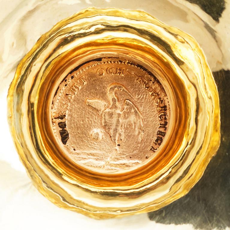 Fredrik Petersson Ström, bägare med lock, silver och kopparmynt, Stockholm 1789. Gustaviansk.