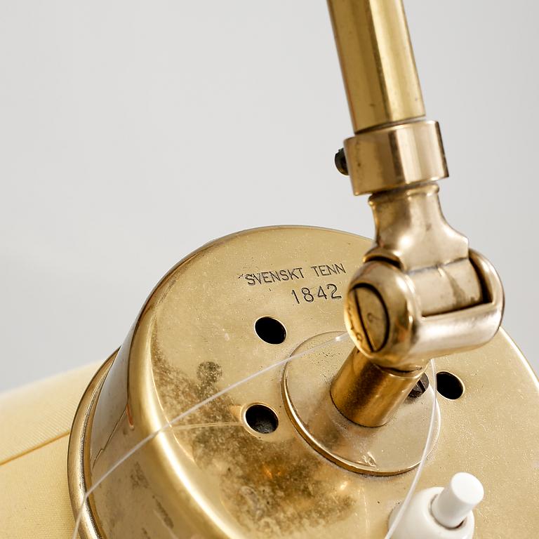 GOLVLAMPA, modell "G 1842", Firma Svenskt Tenn, 1900-talets andra del.