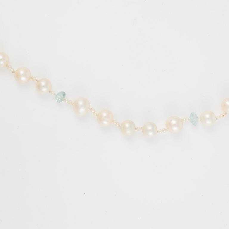 Ole Lynggaard clasp in 18K gold with a necklace of cultured freshwater pearls.