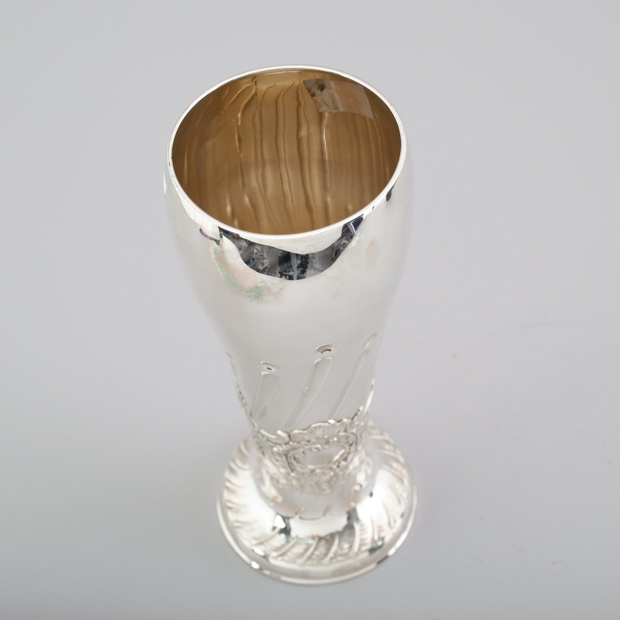 VAS, silver, C Frey & Söhne, Tyskland, 1900-talets första hälft. Vikt ca 449 gram.