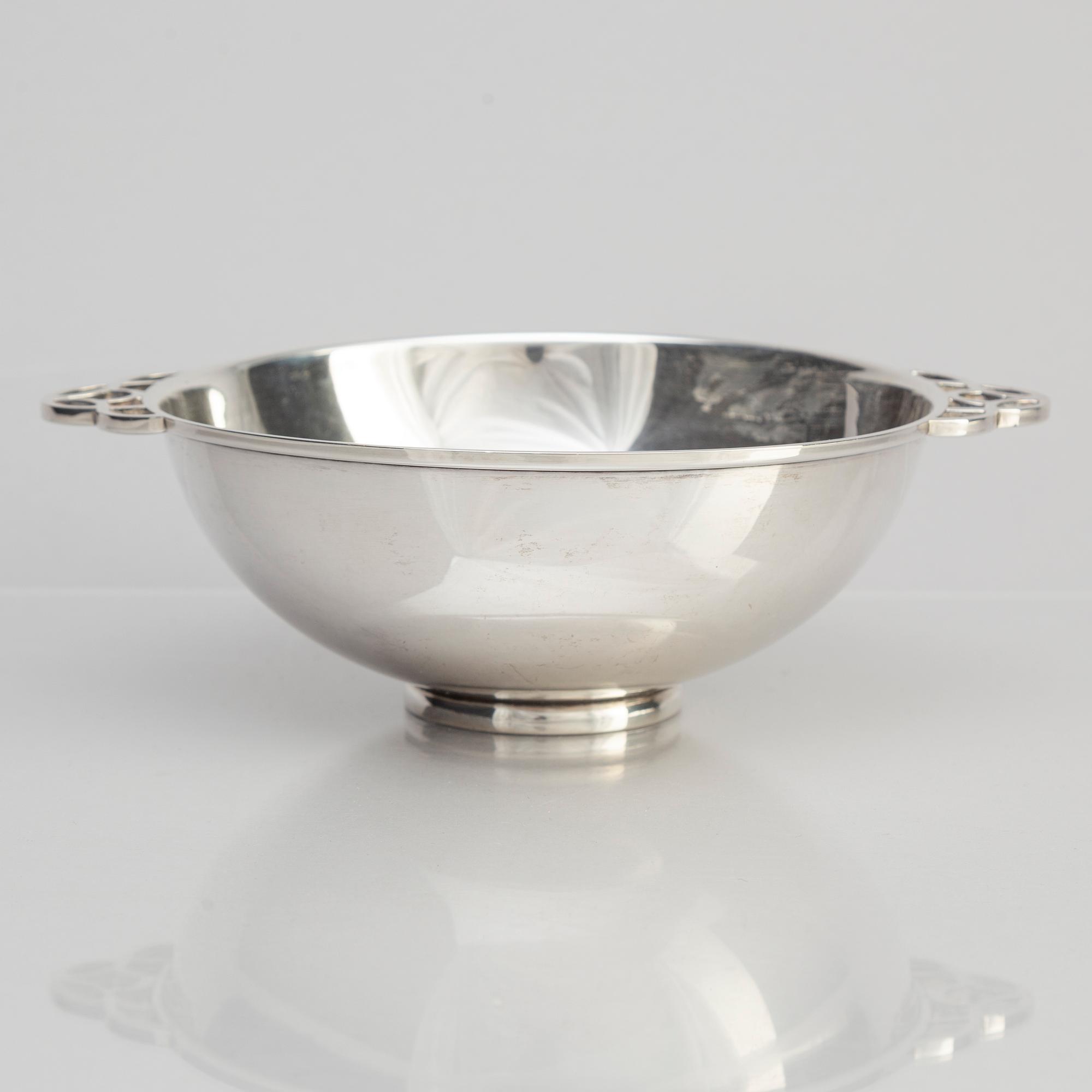 Skål med hänklar, silver, Köpenhamn 1938.