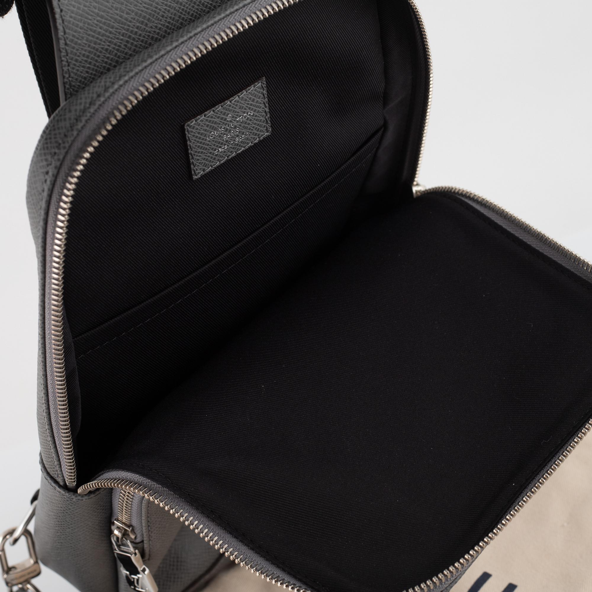 Louis Vuitton, a grey taiga 'Avenue' sling bag, 2022.