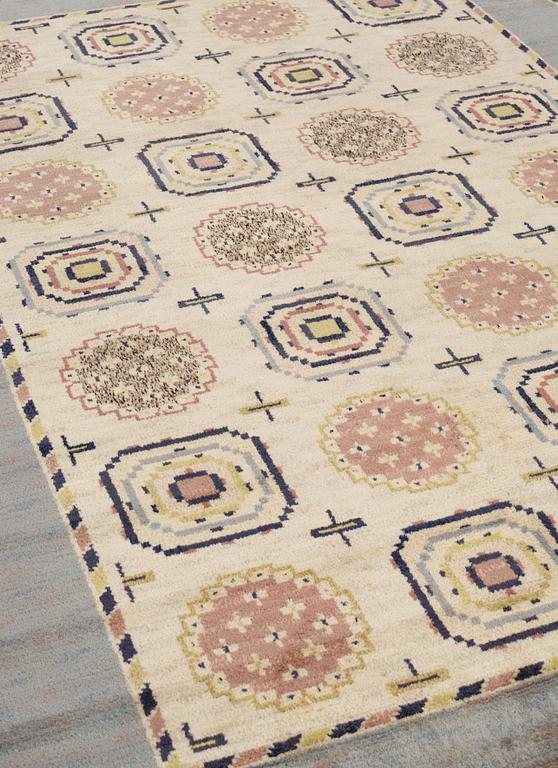 CARPET. "Blåringen". Knotted pile. 304 x 210 cm. Signed AB MMF.