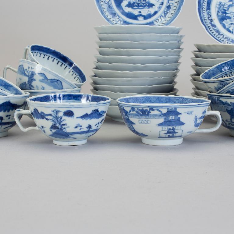 Two sets of ten blue and white tea cups with saucers, late Qing dynasty (1644-1912).