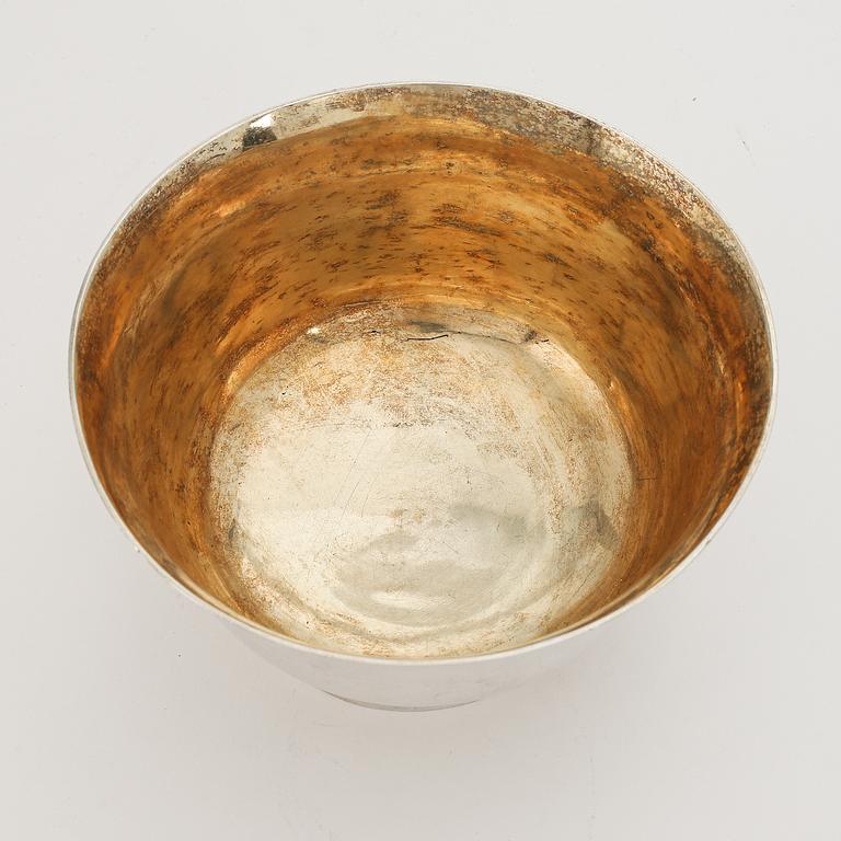 A silver bowl by Adolf Zethelius, Stockholm 1823.